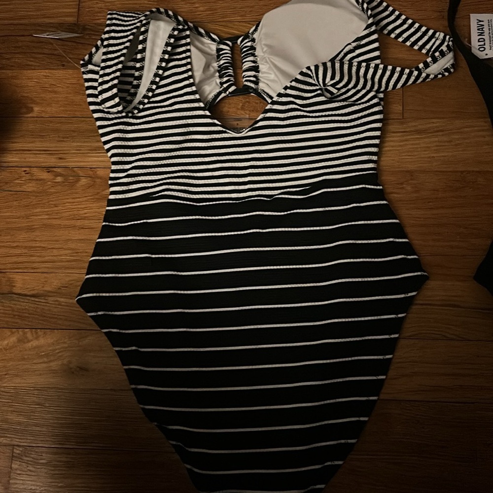 Bathing suits! - Picture 7 of 7